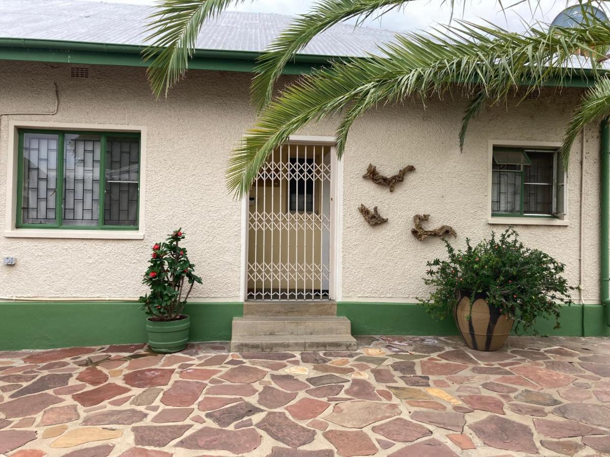 Ramblers Self Catering Accommodation Windhoek Exterior photo