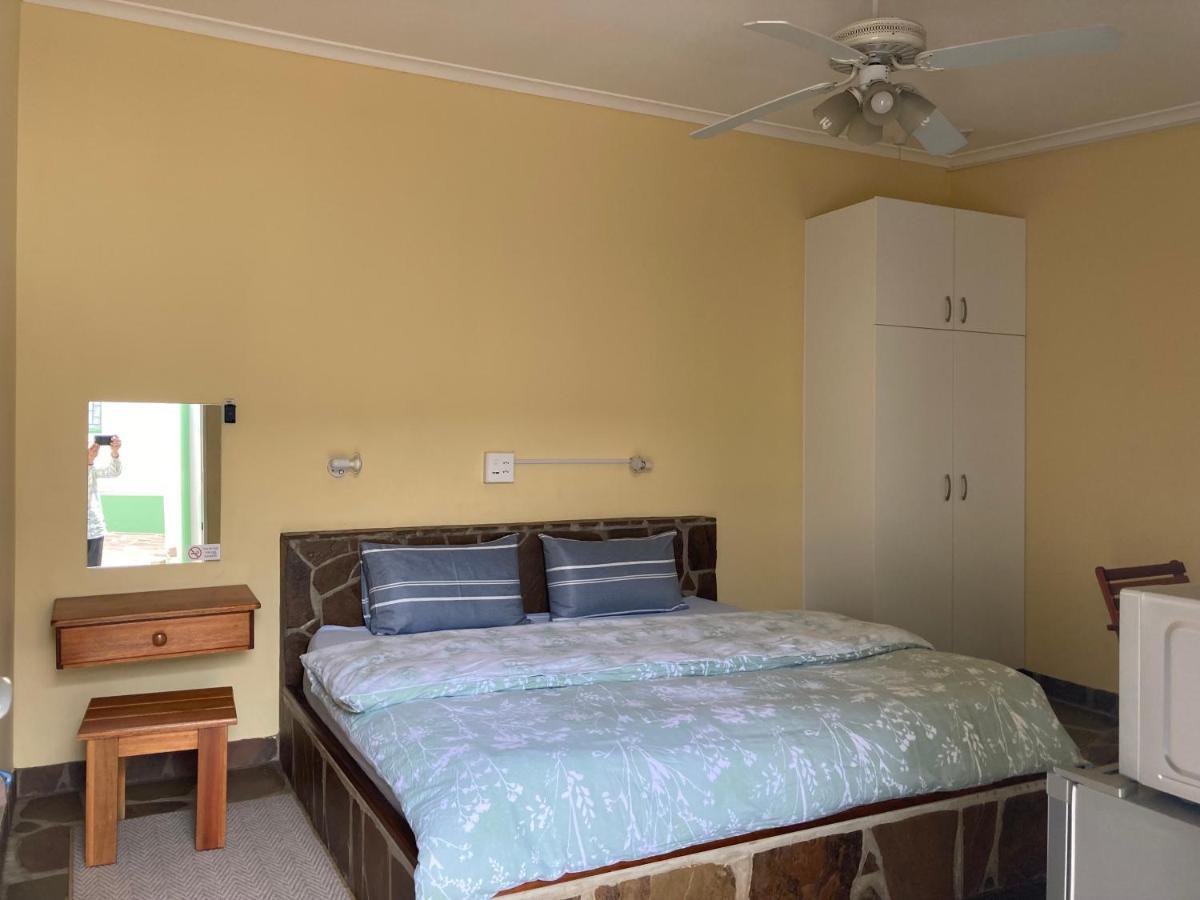 Ramblers Self Catering Accommodation Windhoek Exterior photo