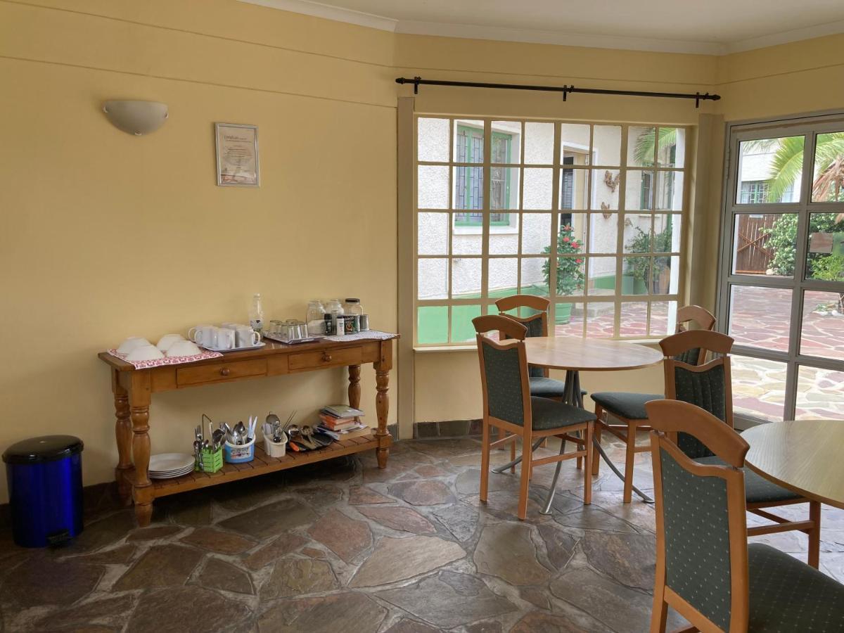 Ramblers Self Catering Accommodation Windhoek Exterior photo