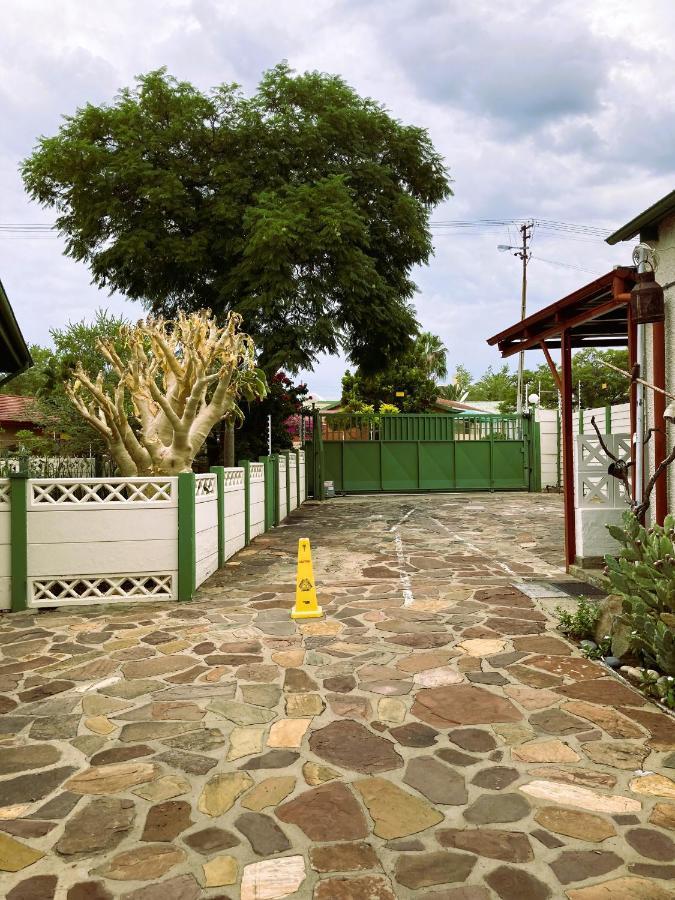 Ramblers Self Catering Accommodation Windhoek Exterior photo