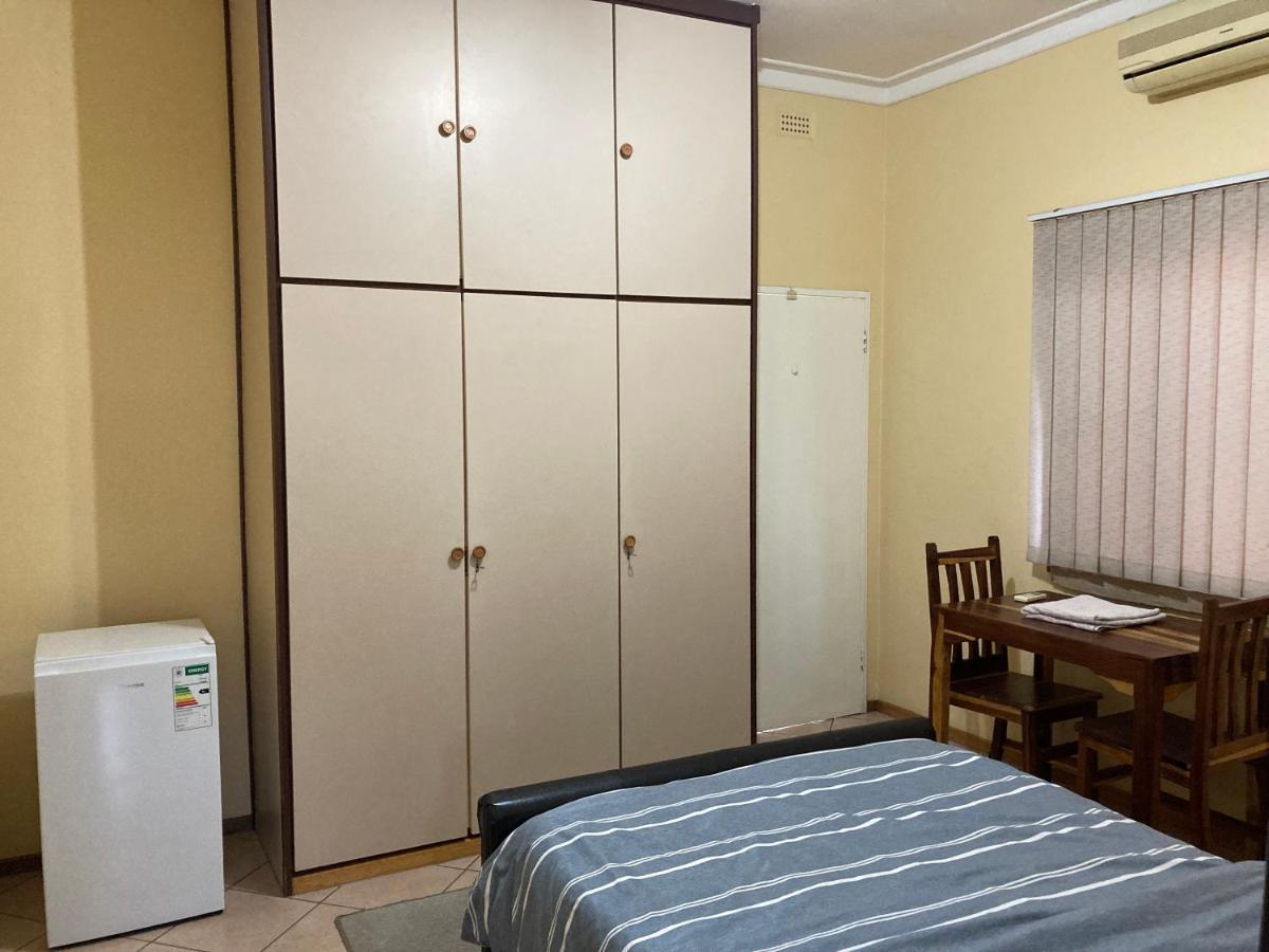 Ramblers Self Catering Accommodation Windhoek Exterior photo